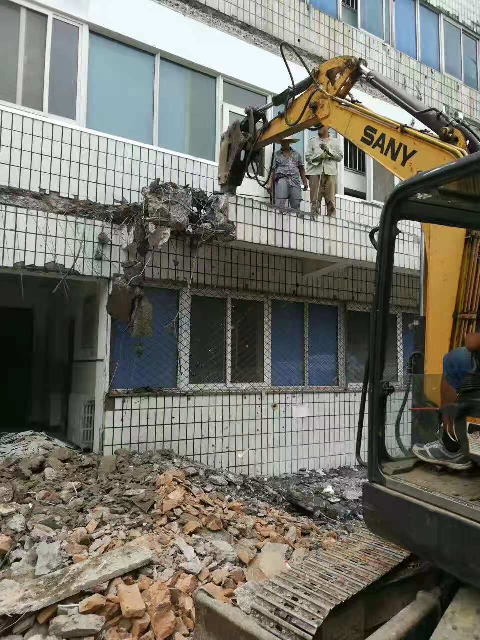 案例左側(cè)廣告圖